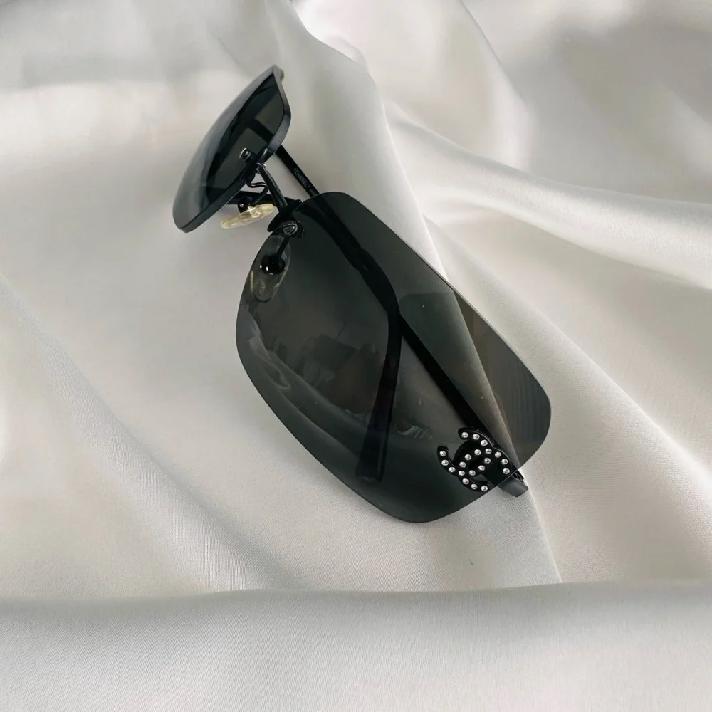Like New🖤CHANEL Vintage black Sunglasses , Swarovski Cc